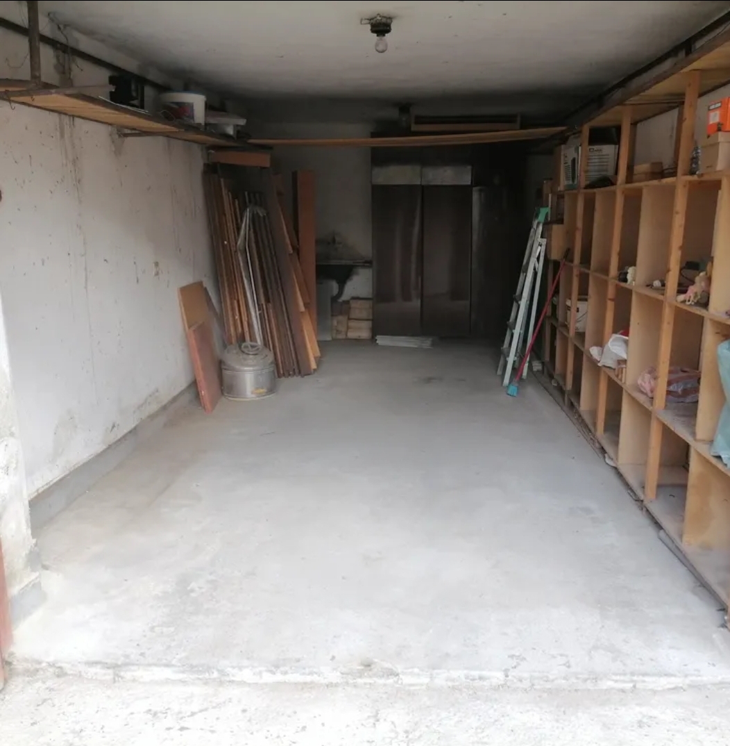 Garage encombré avant débarras