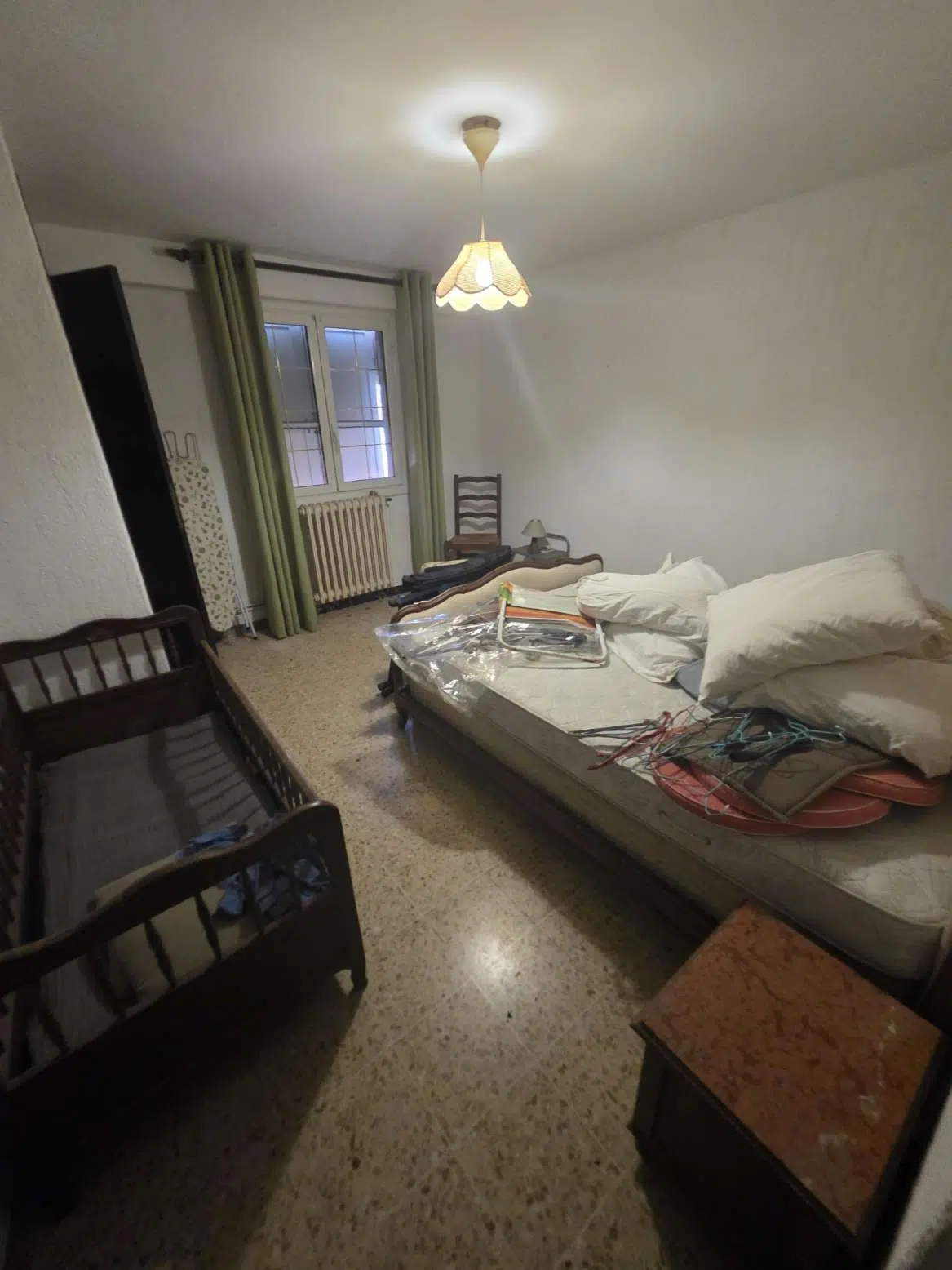 Chambre avec mobilier avant intervention de Débarras du Sud